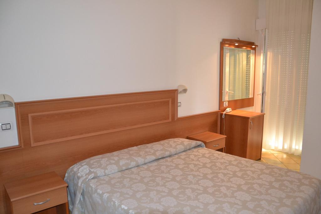 Hotel Ariston Misano Adriatico Pokoj fotografie