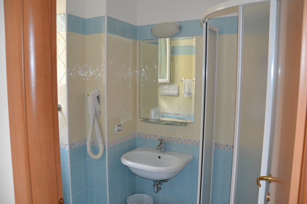 Hotel Ariston Misano Adriatico Pokoj fotografie
